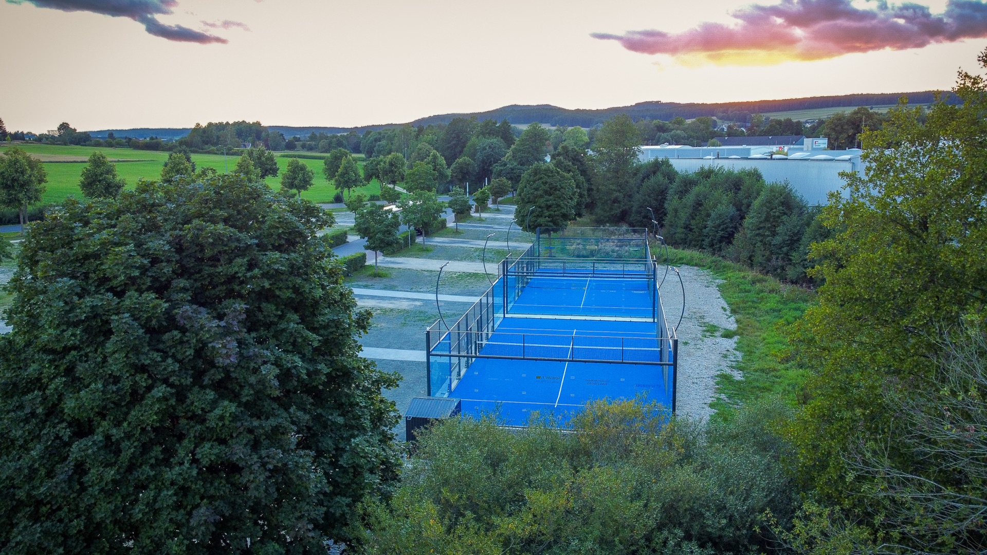 Professionelle LED-Flutlichtanlage der Padel-Plätze