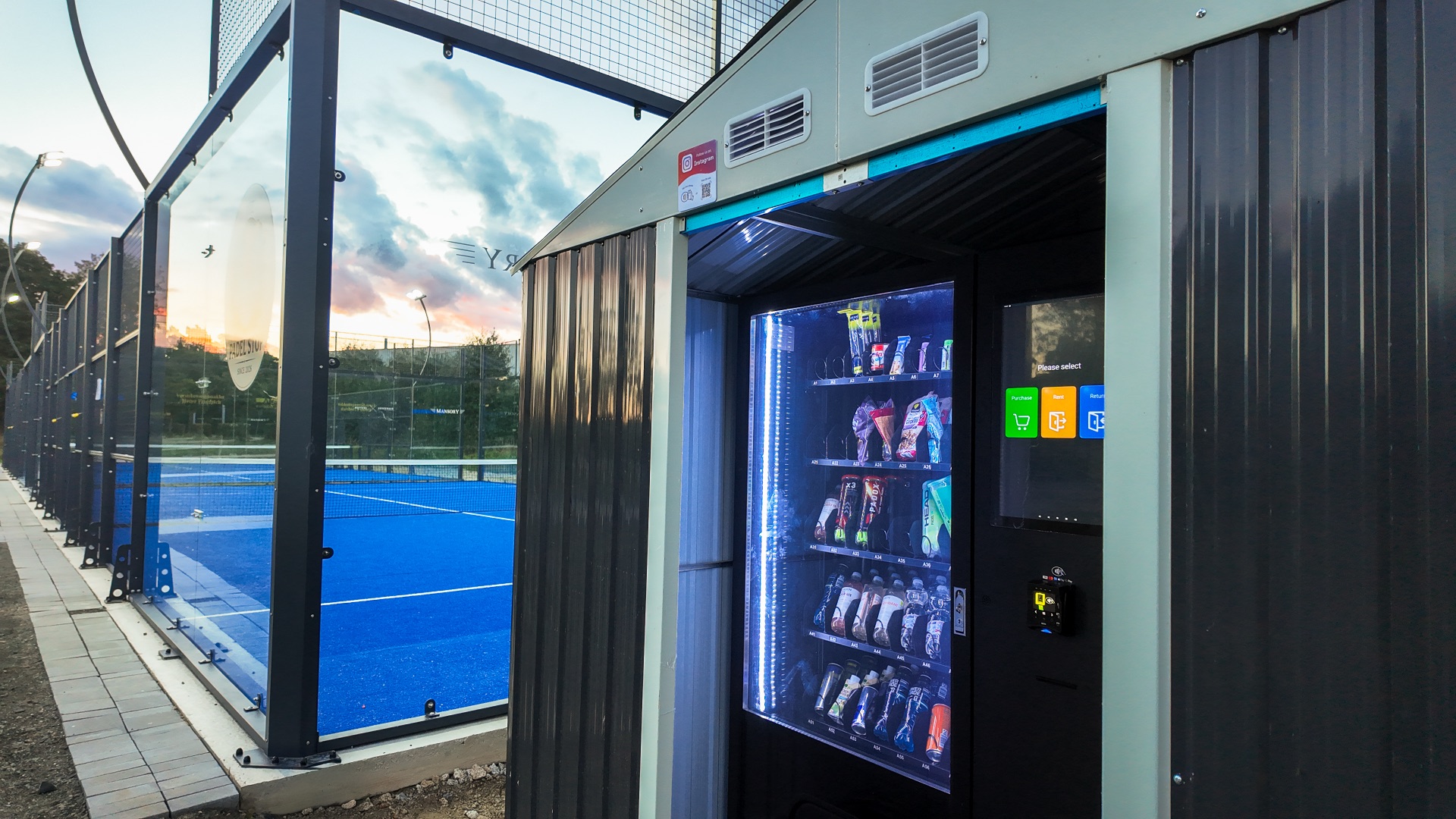 Padel-Equipment Verkaufsautomat für Schläger und Bälle vor Ort